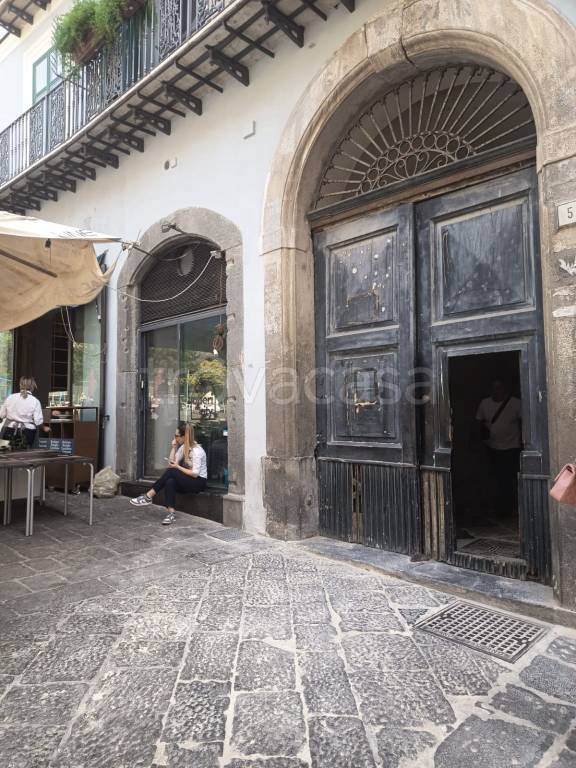 locale commerciale in affitto a Salerno in zona Centro Città