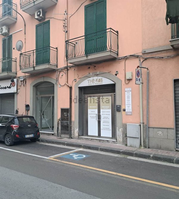 negozio in affitto a Salerno