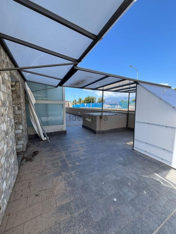 locale commerciale in affitto a Salerno