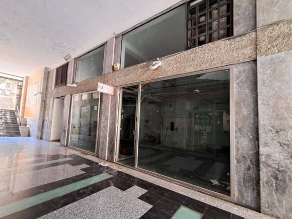 negozio in affitto a Salerno in zona Centro Città