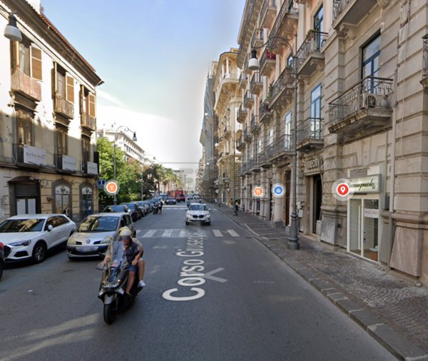 locale commerciale in affitto a Salerno