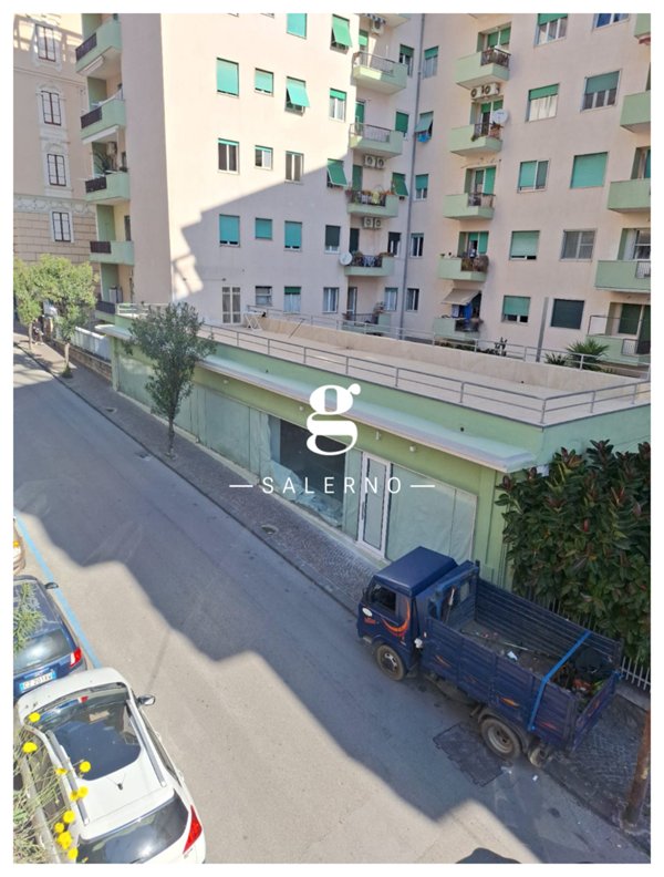 locale commerciale in affitto a Salerno