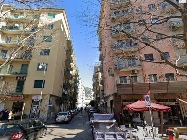 negozio in affitto a Salerno in zona Torrione