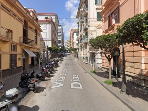 negozio in affitto a Salerno in zona Centro Città