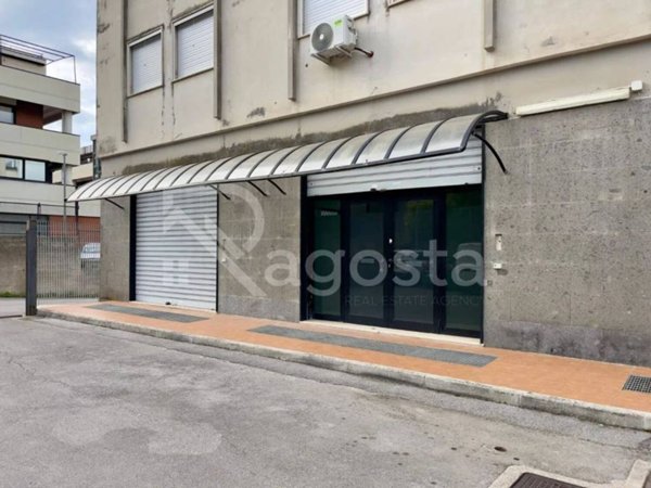 negozio in affitto a Salerno in zona Giovi Altimare