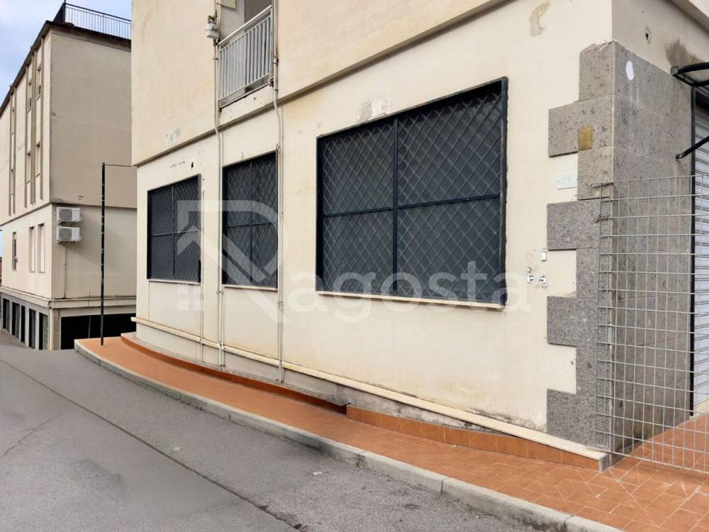 locale commerciale in affitto a Salerno in zona San Leonardo