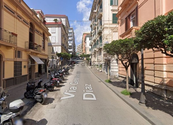 locale commerciale in affitto a Salerno in zona Centro Città