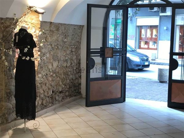 locale commerciale in affitto a Salerno in zona Mercatello