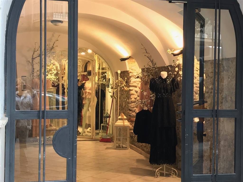 negozio in affitto a Salerno in zona Mercatello