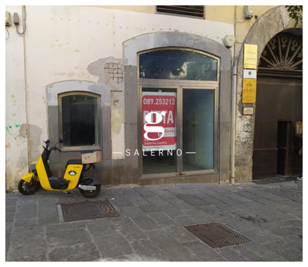 negozio in affitto a Salerno