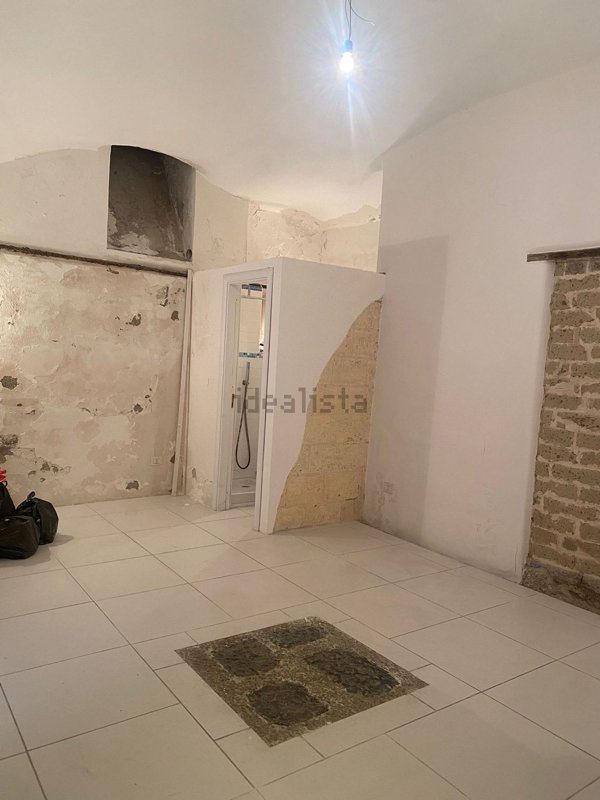negozio in affitto a Salerno in zona Centro Città