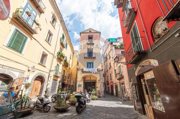 appartamento in affitto a Salerno in zona Centro Città