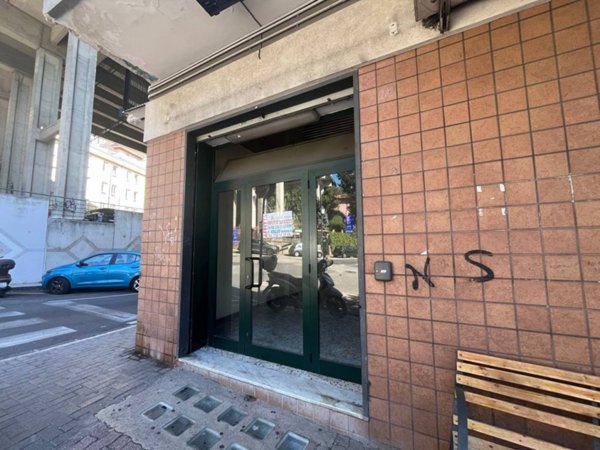 negozio in affitto a Salerno