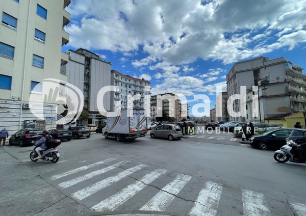 locale commerciale in affitto a Salerno
