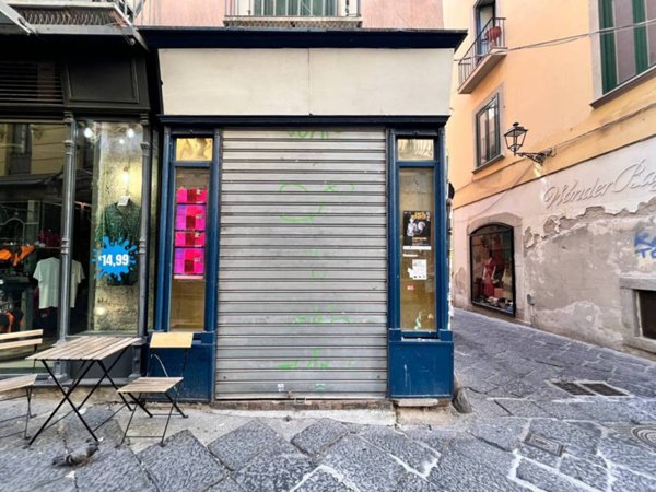 negozio in affitto a Salerno in zona Centro Città