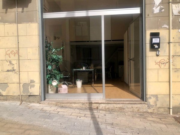 negozio in affitto a Salerno in zona Torrione