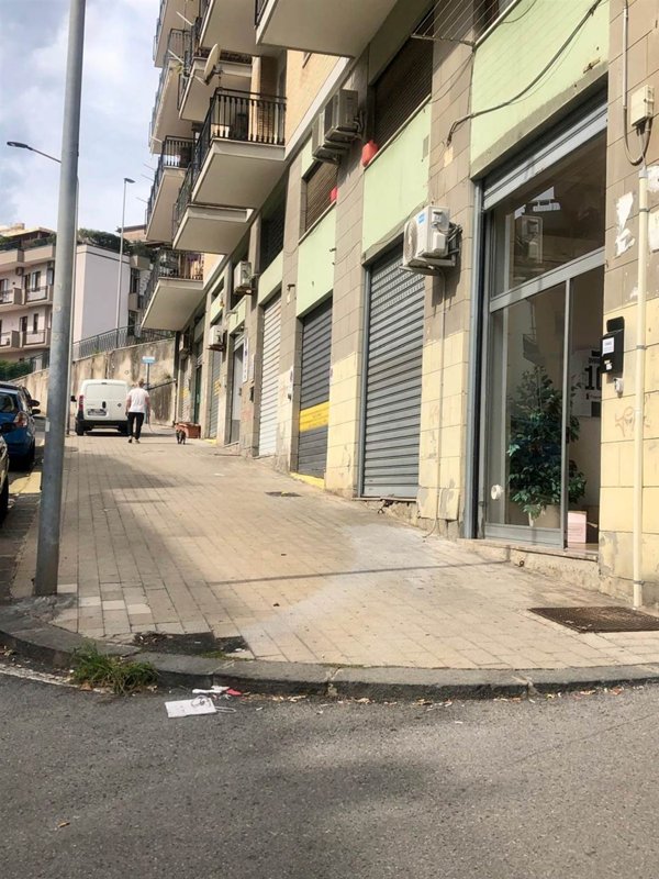 negozio in affitto a Salerno in zona Torrione