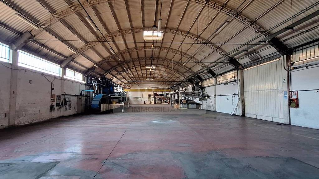 capannone in affitto a Salerno in zona Matierno