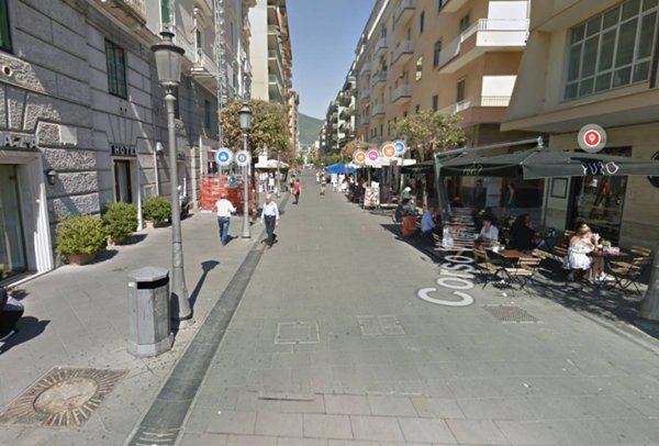 negozio in affitto a Salerno in zona Centro Città