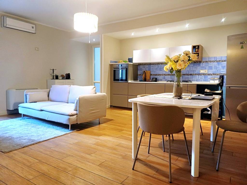 appartamento in affitto a Salerno in zona Centro Città