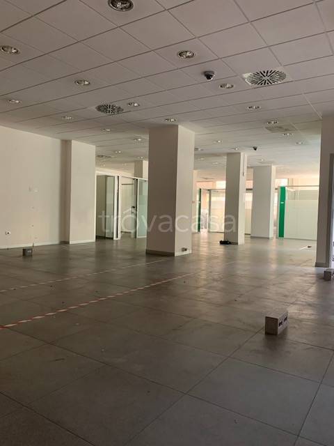 negozio in affitto a Salerno in zona Centro Città