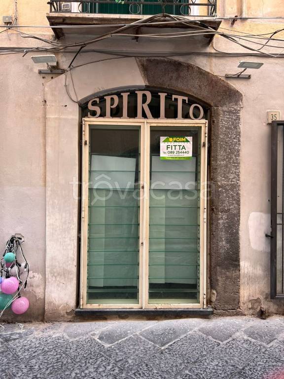 negozio in affitto a Salerno in zona Centro Città