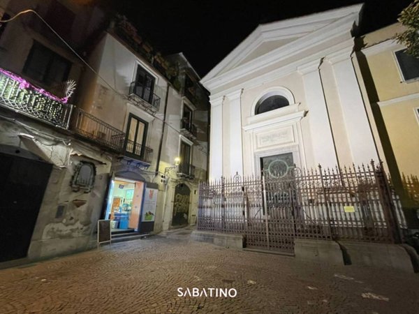 negozio in affitto a Salerno in zona Centro Città