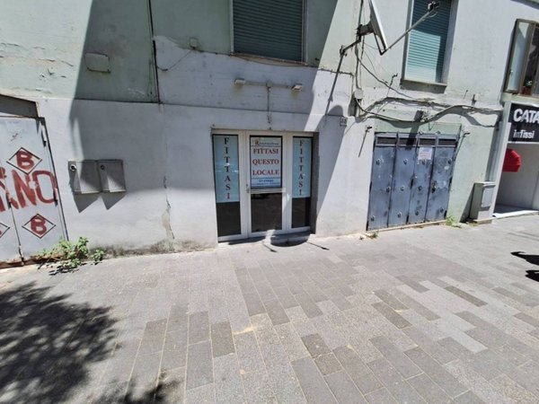 negozio in affitto a Salerno in zona Ogliara