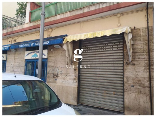 negozio in affitto a Salerno in zona Pastena