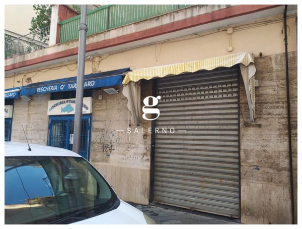 negozio in affitto a Salerno in zona Pastena