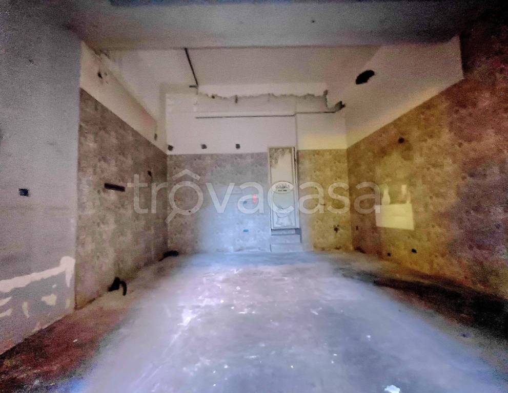 negozio in affitto a Salerno in zona Centro Città