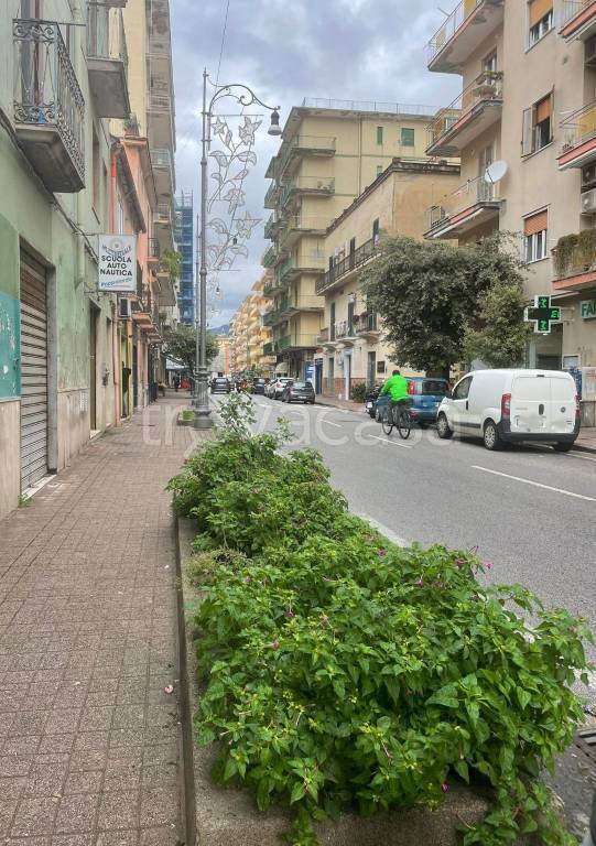 negozio in affitto a Salerno in zona Mercatello