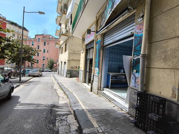 negozio in affitto a Salerno