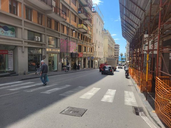 negozio in affitto a Salerno in zona Centro Città