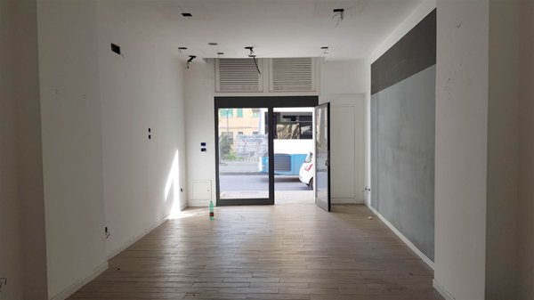 negozio in affitto a Salerno in zona Torrione