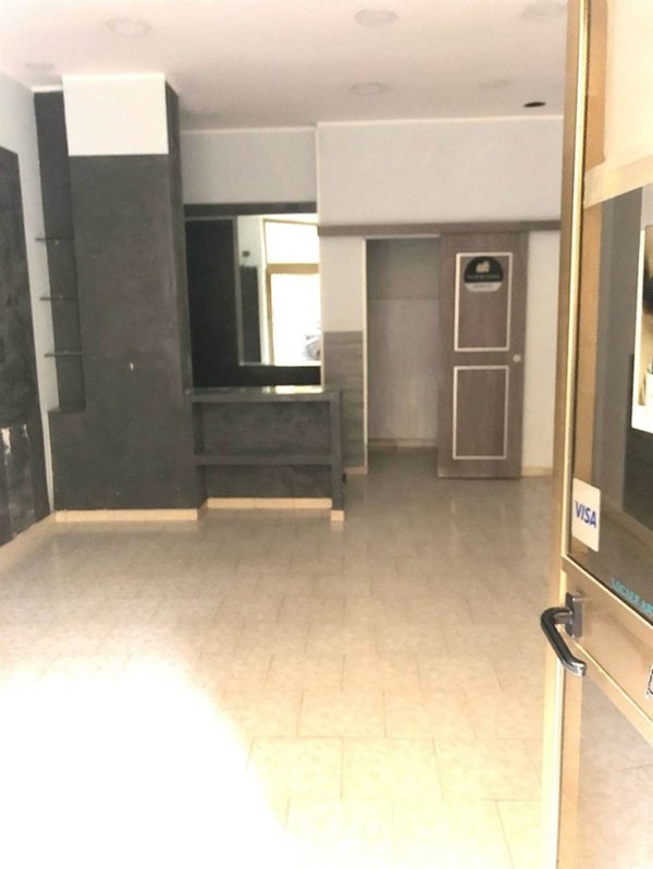 negozio in affitto a Salerno in zona Pastena