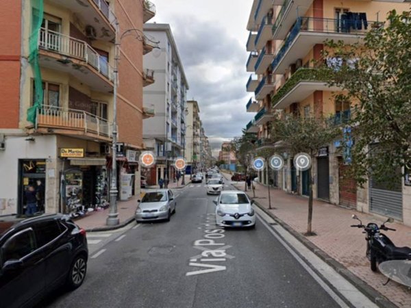 negozio in affitto a Salerno in zona Torrione