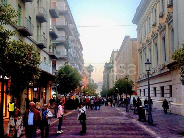 negozio in affitto a Salerno in zona Centro Città