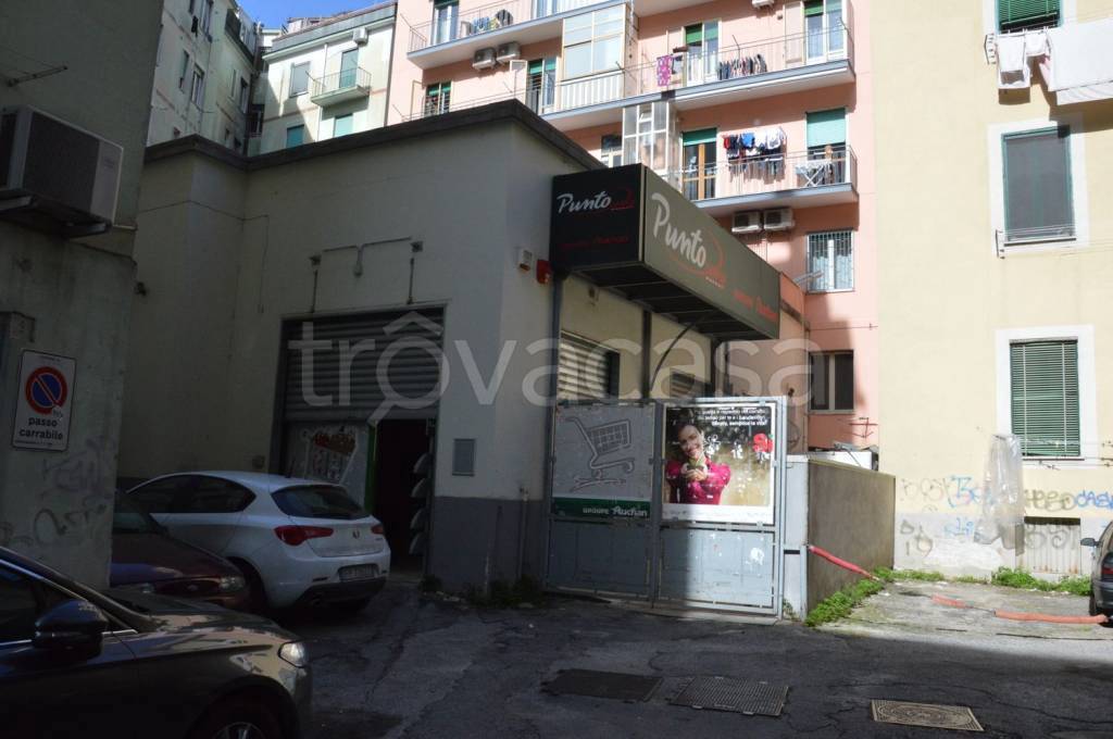 negozio in affitto a Salerno in zona Brignano / Piezzo