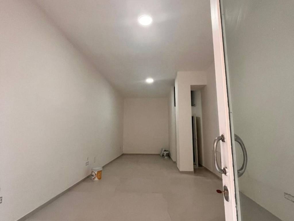 negozio in affitto a Salerno in zona Mercatello