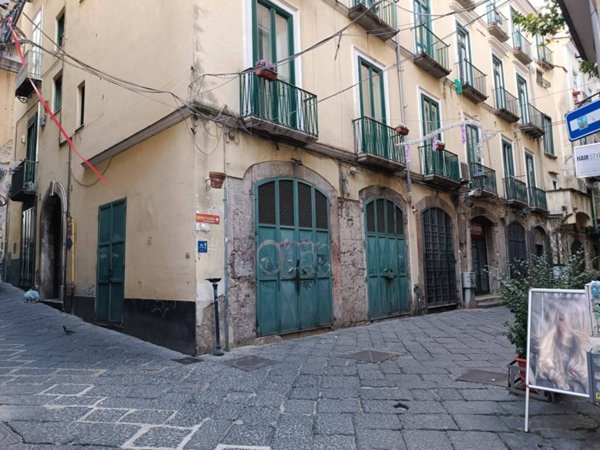 negozio in affitto a Salerno in zona Centro Città