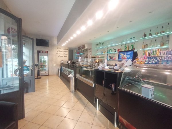 negozio in affitto a Salerno