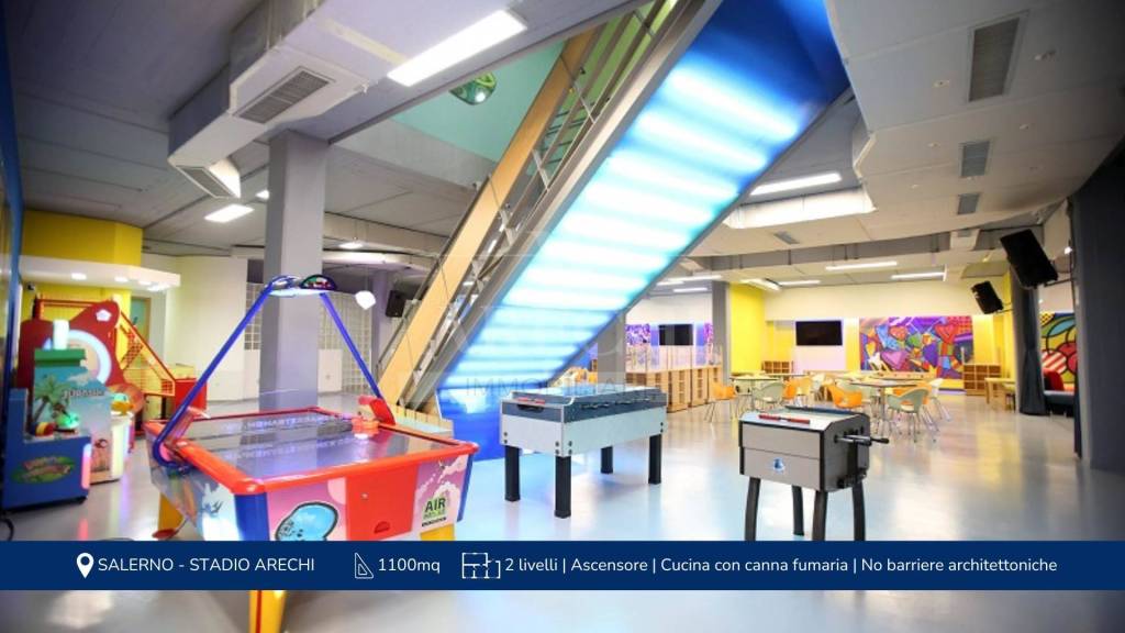 negozio in affitto a Salerno in zona Porto