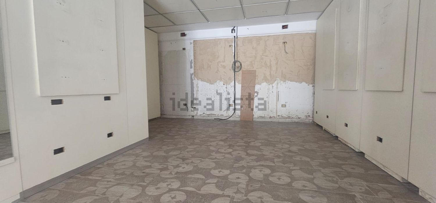 locale commerciale in affitto a Salerno