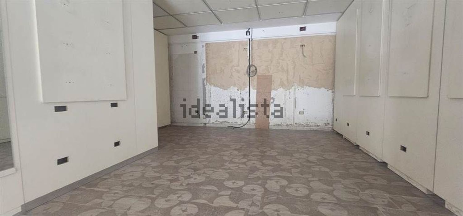 locale commerciale in affitto a Salerno