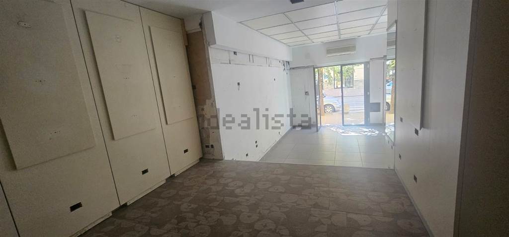 locale commerciale in affitto a Salerno in zona Gelsi Rossi