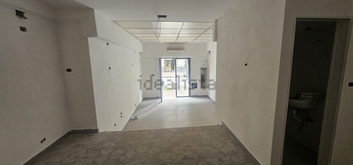 locale commerciale in affitto a Salerno