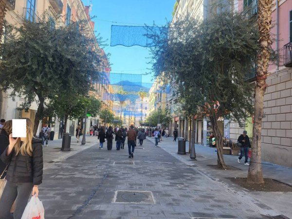 negozio in affitto a Salerno in zona Centro Città