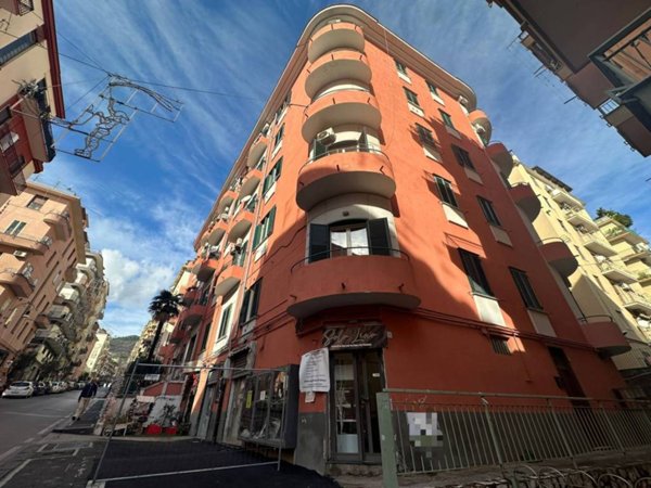 negozio in affitto a Salerno