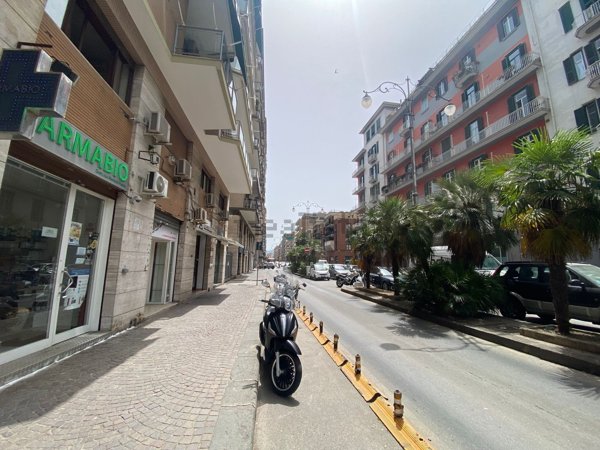 locale commerciale in affitto a Salerno